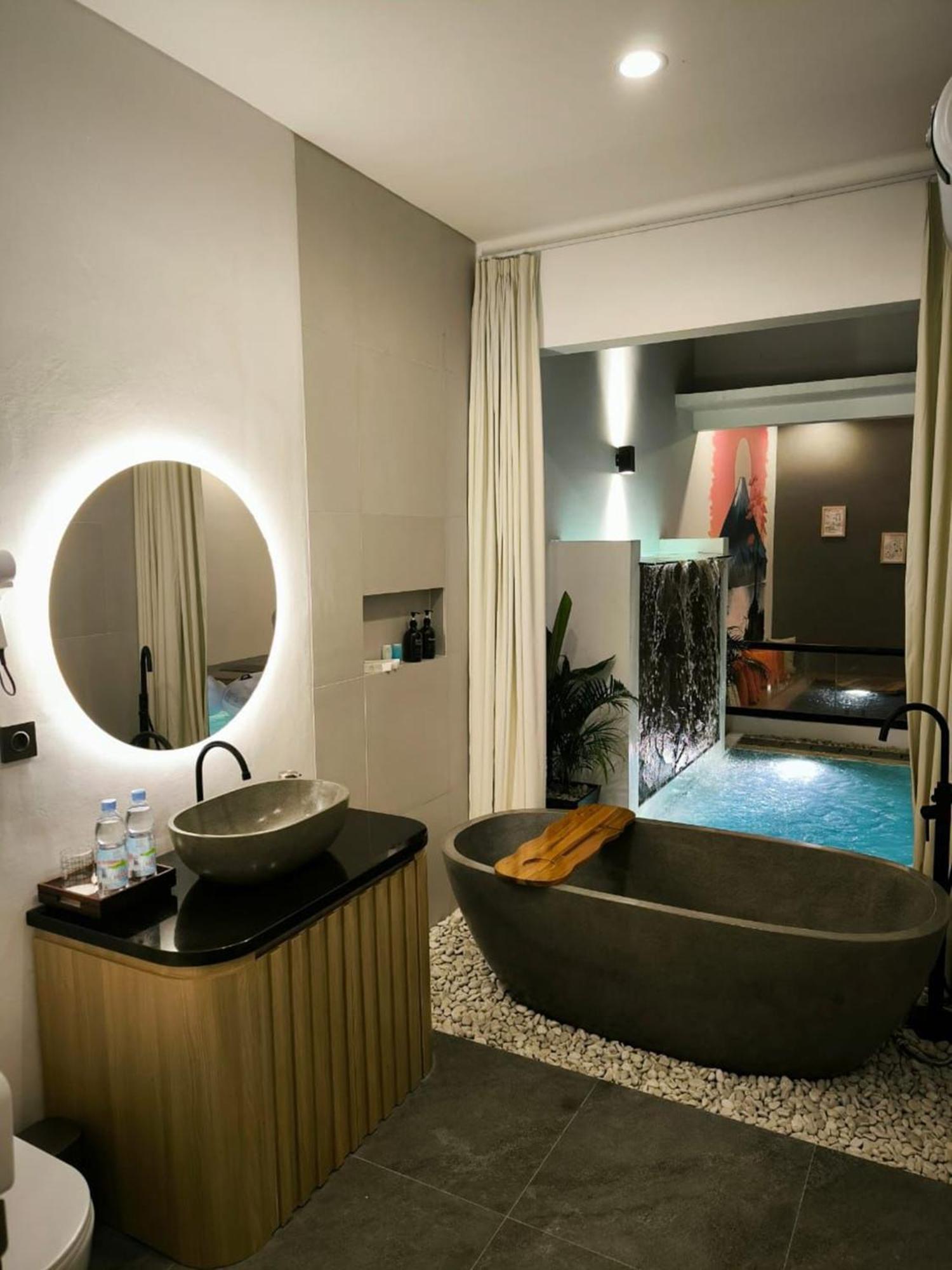 King Room Pool View